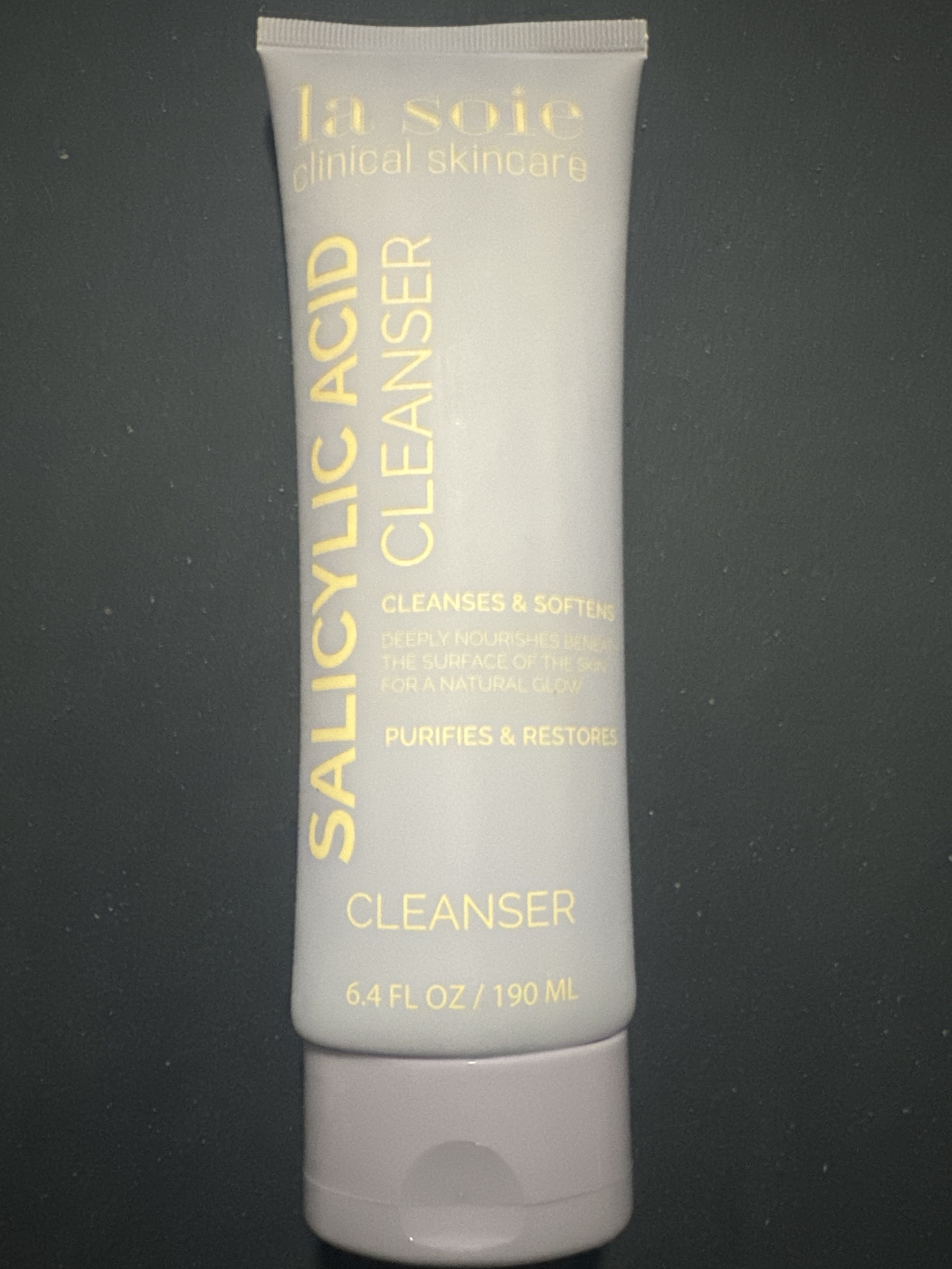 La soie Salicylic Acid Cleanser