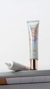 Spotlight Cosmetics Prism Glow Illuminating Primer