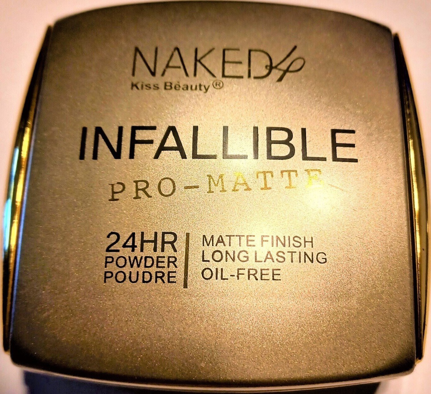 Pressed powder Naked Kiss Beauty Pro Matte Powder