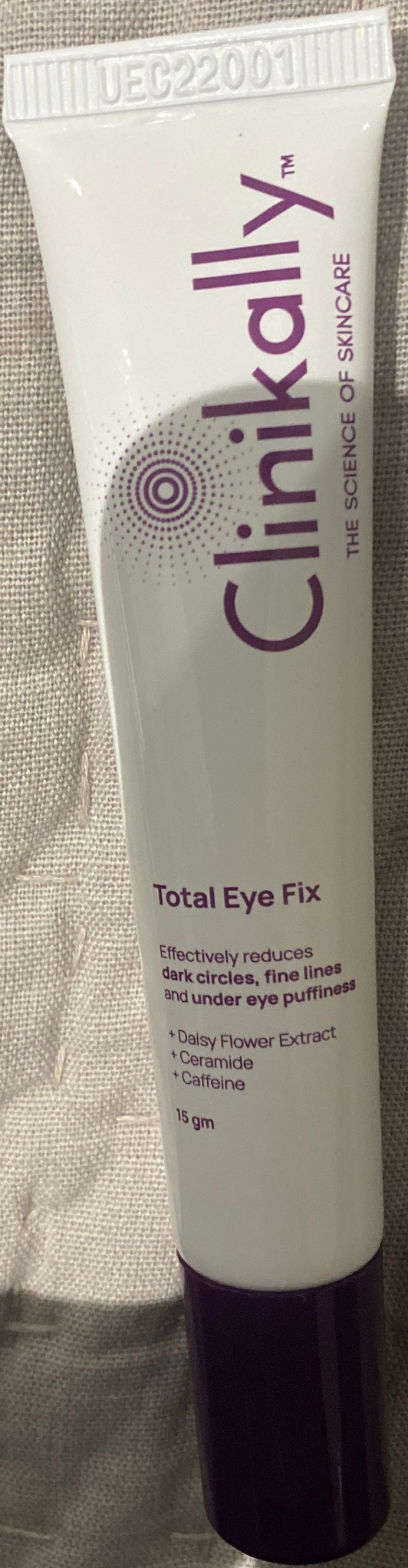 Clinikally Total Eye Fix