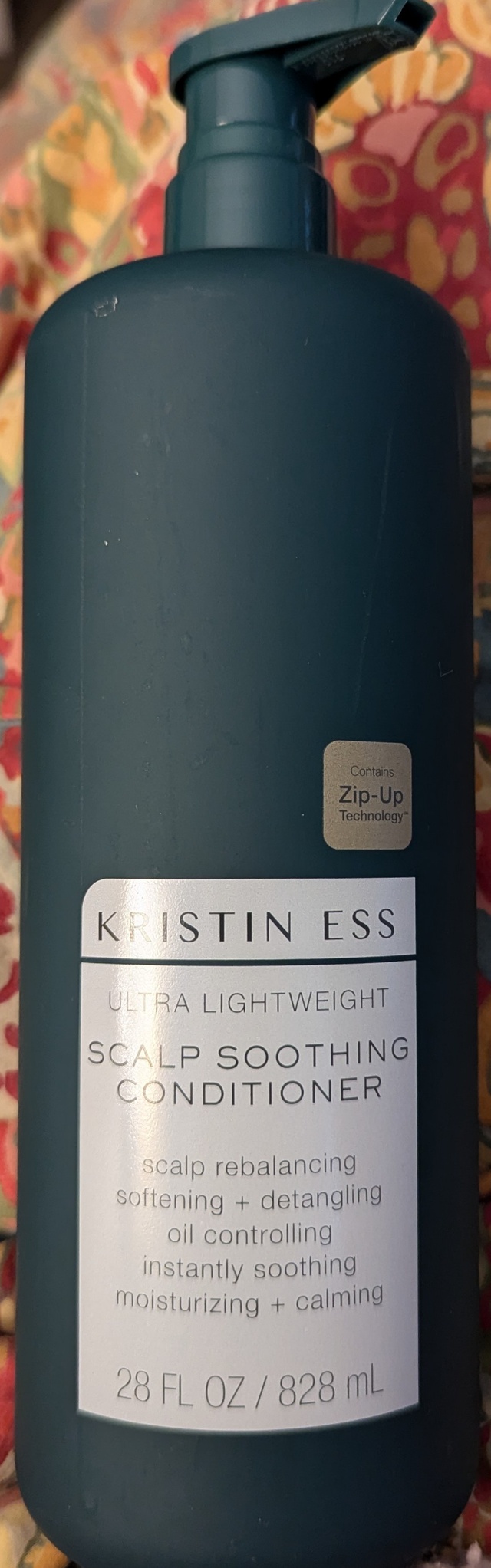 Kristin Ess Ultra Lightweight Scalp Soothing Conditioner