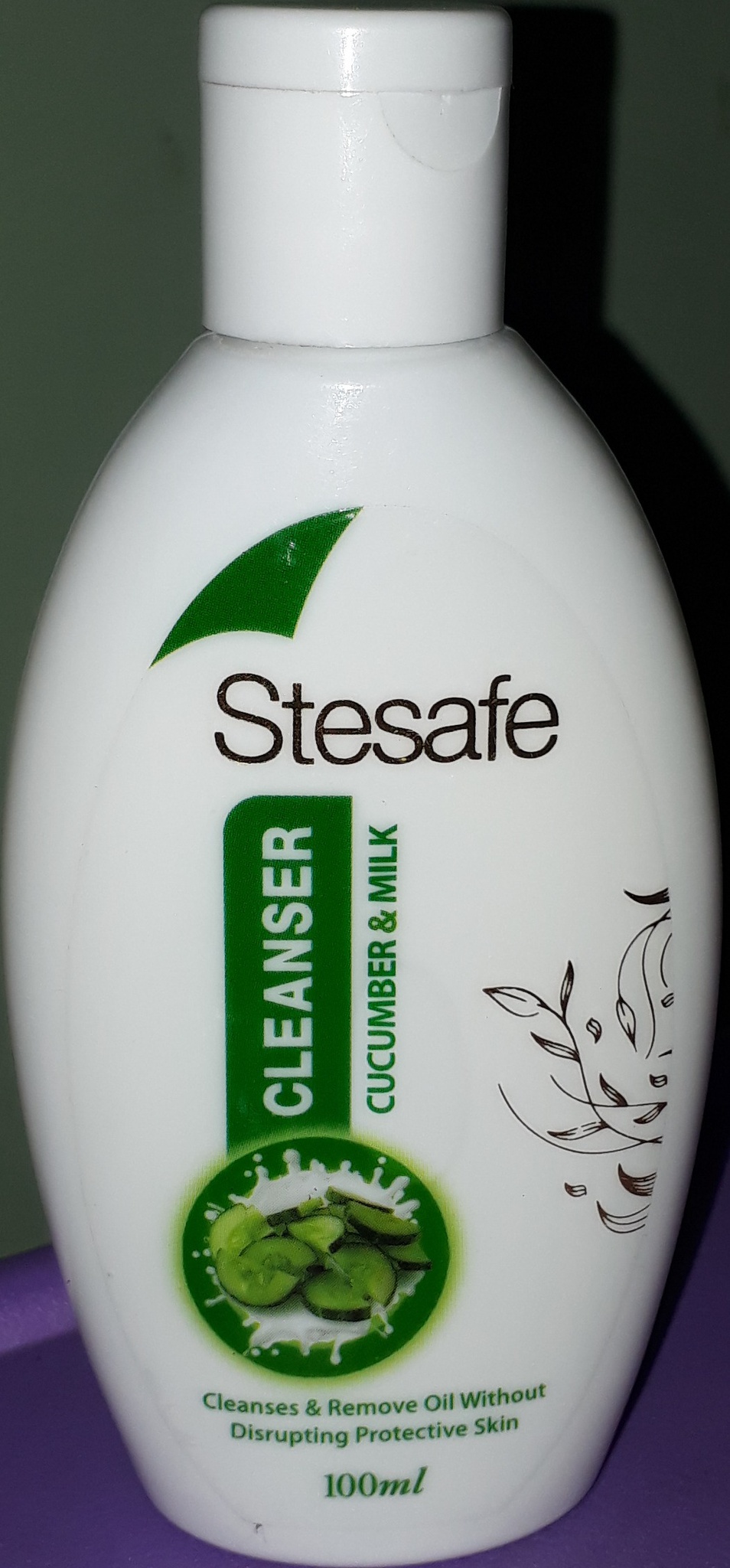 Stesafe Cucumber & Milk Cleanser